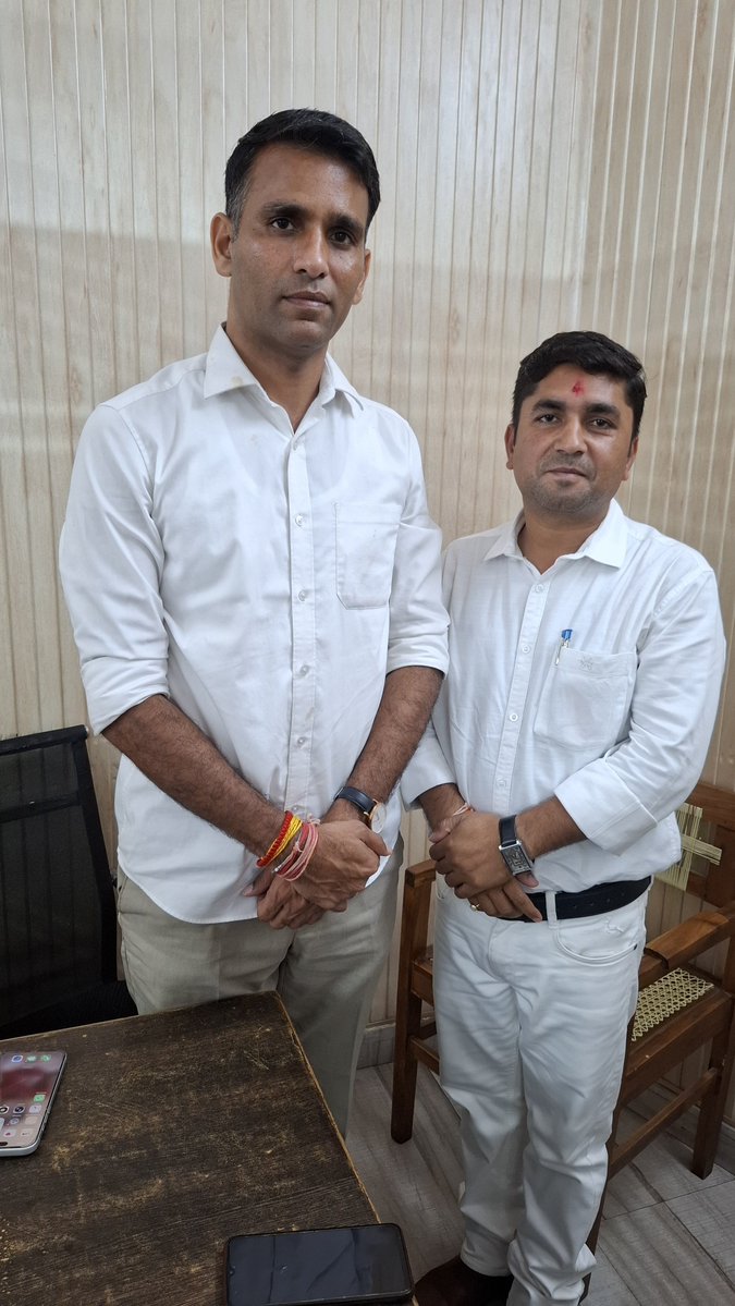 KantSuhel's tweet photo. उत्तर प्रदेश के मा. प्रदेश मंत्री एवं प्रदेश मीडिया प्रभारी बड़े भैया श्री यतेंद्र शर्मा जी ने उत्तर प्रदेश के यशस्वी मा. मुख्यमंत्री जी से भेंट कर मार्गदर्शन प्राप्त किया । @YatendraMedia @BJP4UP @Dineshsinghbjp https://t.co/hMt5hrBj5W