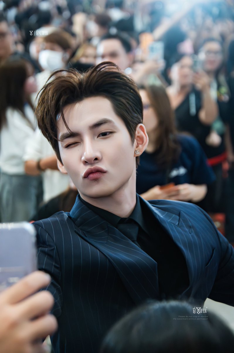 clicera1306's tweet photo. 13082026
Gemini Hùng Huỳnh | Premier phim Nghỉ Hè Sợ Nghỉ Hưu
#GeminiHungHuynh
✩˚˖✧˚.
📷Lucifer Photography
(Please do not crop or remove the watermark without permission) https://t.co/2dDtdxMMI1