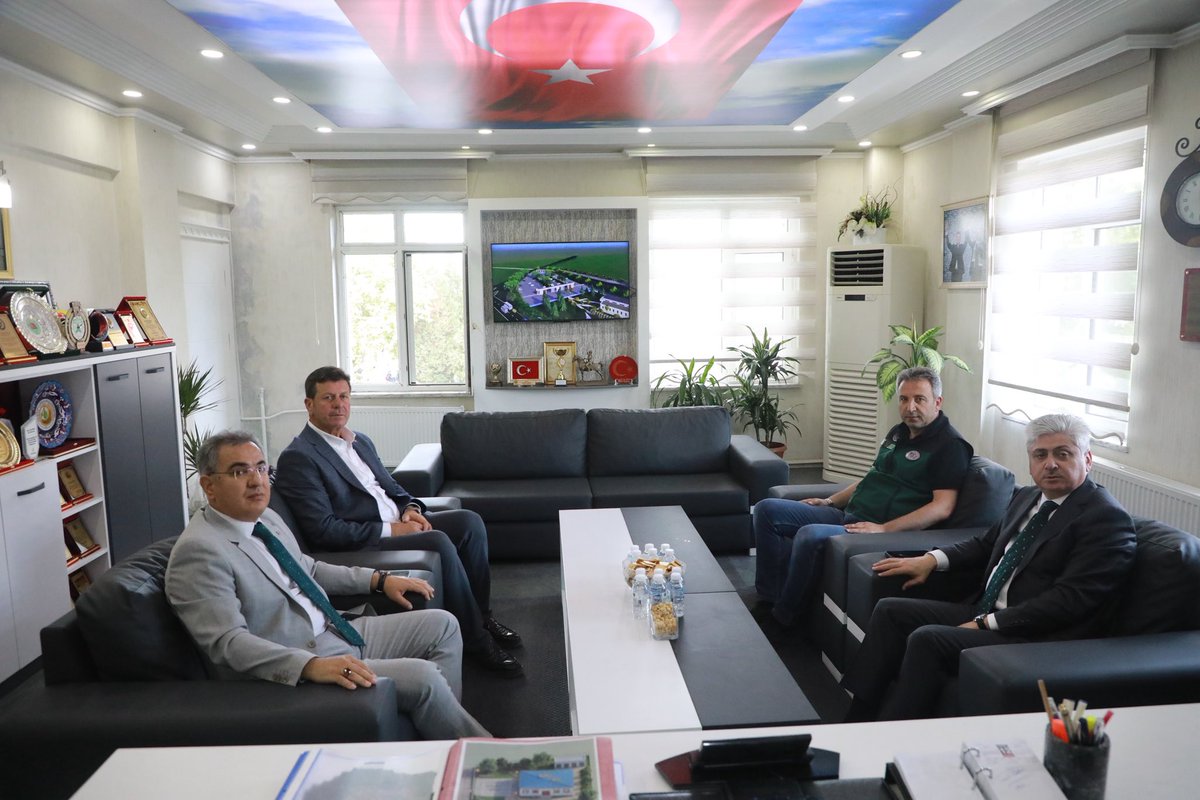 BilalSoykantr's tweet photo. Sakarya Valimiz Sayın Rahmi Doğan, Kaymakamımız Mustafa İkbal Eşki ve DSİ 3. Bölge Müdürü Kağan Şan’ı belediyemizde misafir ettik. 

Nazik ziyaretleri ve ilçemize gösterdikleri ilgi için kendilerine teşekkür ediyorum. https://t.co/qwxRnc8IYU