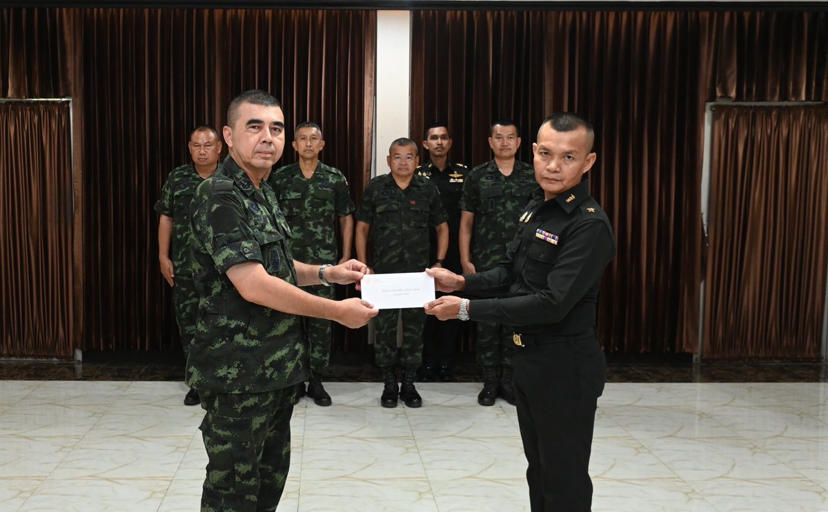 engineer_div's tweet photo. พลตรี จิระเดช ขจายแสง ผบ.พล.ช. มอบเงินสงเคราะห์ให้แก่บุตรที่มีความต้องการพิเศษ ของกำลังพลกองทัพบก สังกัด กองพลทหารช่าง
พร้อมกันนี้ได้กรุณากล่าวให้โอวาท พร้อมมอบเงินช่วยเหลือแก่กำลังพล เพื่อเป็นขวัญและกำลังใจ และเป็นการแบ่งเบาภาระค่าใช้จ่าย ในการดูแลบุตรที่มีความต้องการพิเศษต่อไป https://t.co/023YSF73dw