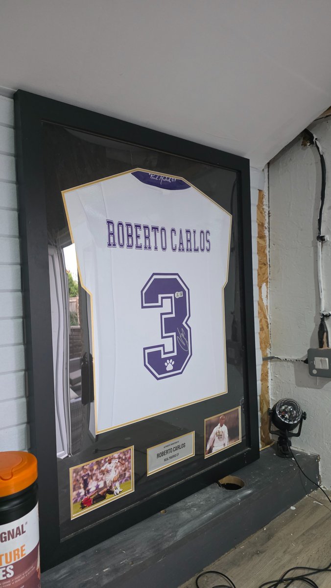 mrdc142's tweet photo. For Sale. 

Buffon shirt, Gascoigne shirt, Gerrard shirt (lights up led). Roberto Carlos Shirt.

All signed with certificate of authenticity. https://t.co/xAcOjDDKIK