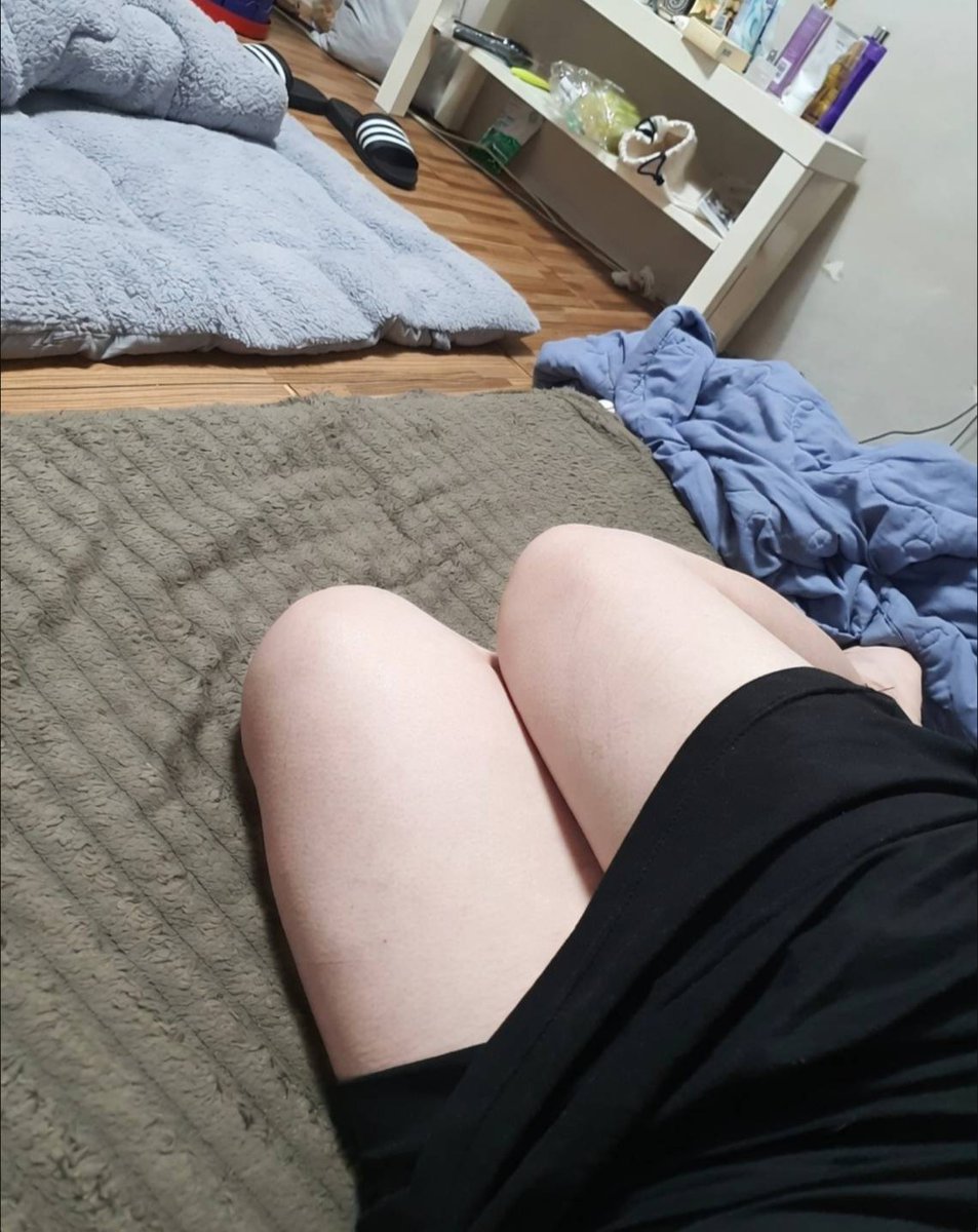 REDhr49's tweet photo. 남자 왔��간 전후...
서울 떠날날도 얼마안남았쓰~
버스 가기전 연락 ㄱㄱ https://t.co/pGy2T9MHtL