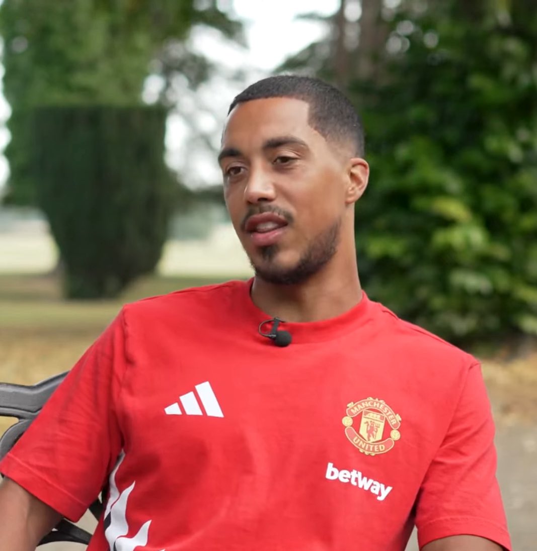 UtdDistrict's tweet photo. 🚨🎙️ | Youri Tielemans asked what Michael Carrick likes about his game:

“Well, I think he sees me in him a little bit… in the way of controlling the tempo of the game, being very low-grounded mentality wise, very stable.

“I think he likes that about me, the fact I don’t get carried away too much or go down too much. I always try to bring the best out of myself but my teammates as well, I can dictate what my teammates need to do and I can replicate what the manager wants from me…”

[@RioMeets]
