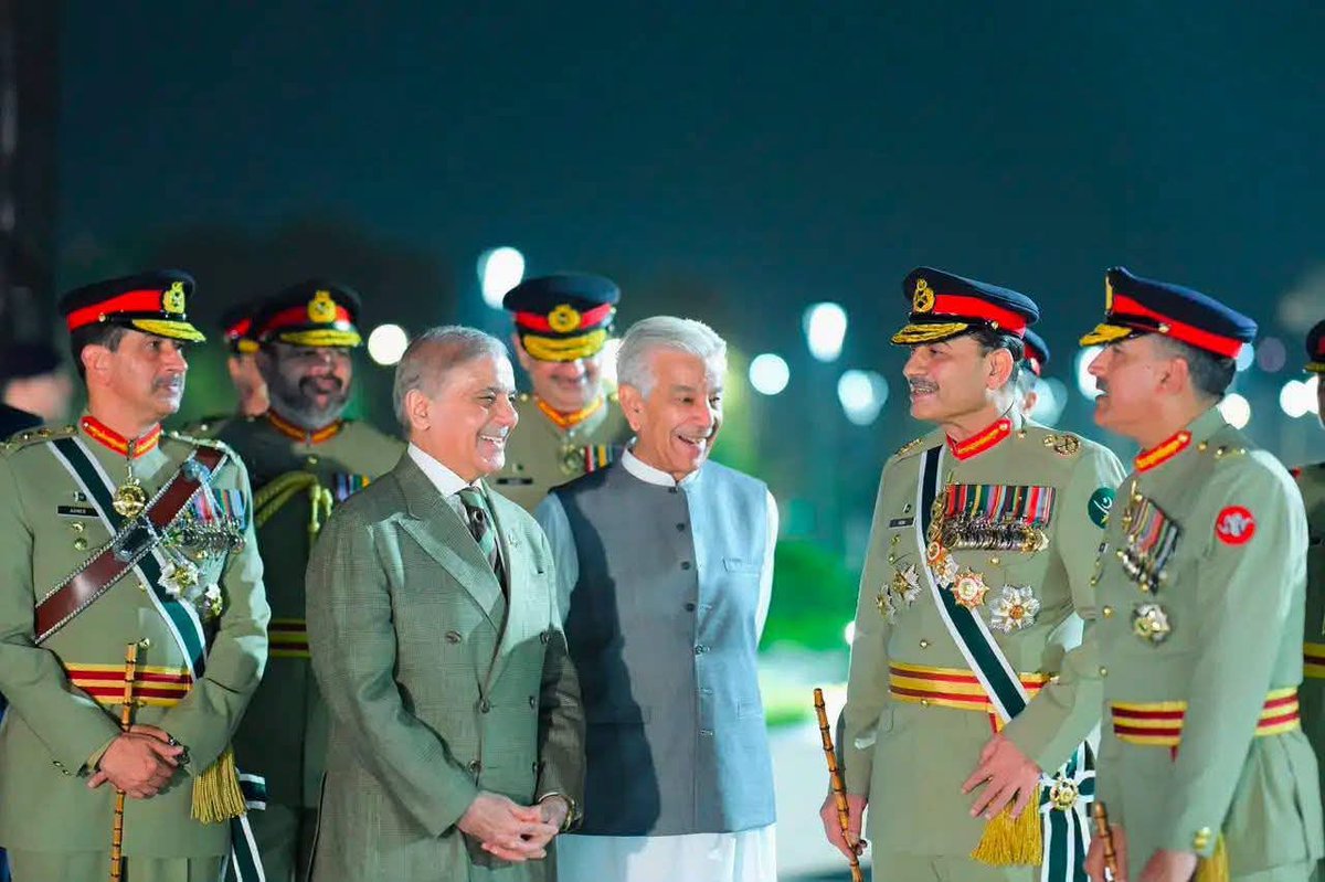 Dilkhan804's tweet photo. عدالتیں ، میڈیا حتیٰ کہ مسجدیں کنٹرول کر کے اپنی مرضی کے مولوی بٹھا دیے گئے اور تم کہتے ہو آزادی مبارک
Lakh di lanat 🖐️
#جشن_آزادی_مبارک #pakistan https://t.co/3R2Mw4AjQZ