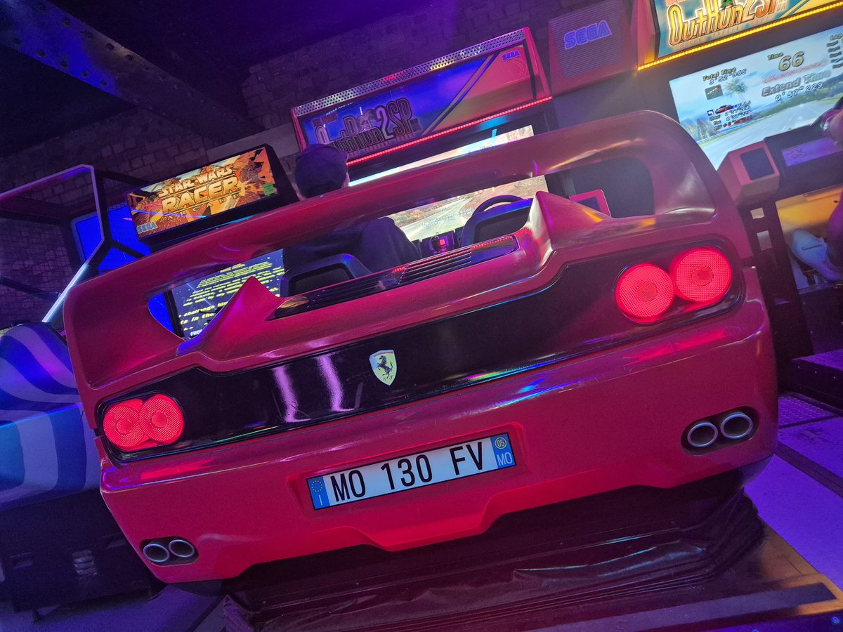 MrTomFum's tweet photo. Went to @TimelessGC and first thing i did was put some scores down for the day. Lovely stuff. #outrun2sp #sega https://t.co/NzRLva0EdE