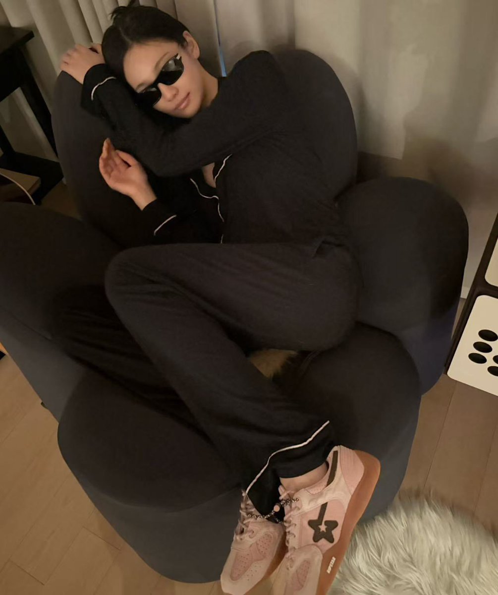 allertonous's tweet photo. isi chat si ngeselin dan si dd kalau lagi nggak freaky

mingning / ningrina three tweets au https://t.co/Y2BMWxKNJr
