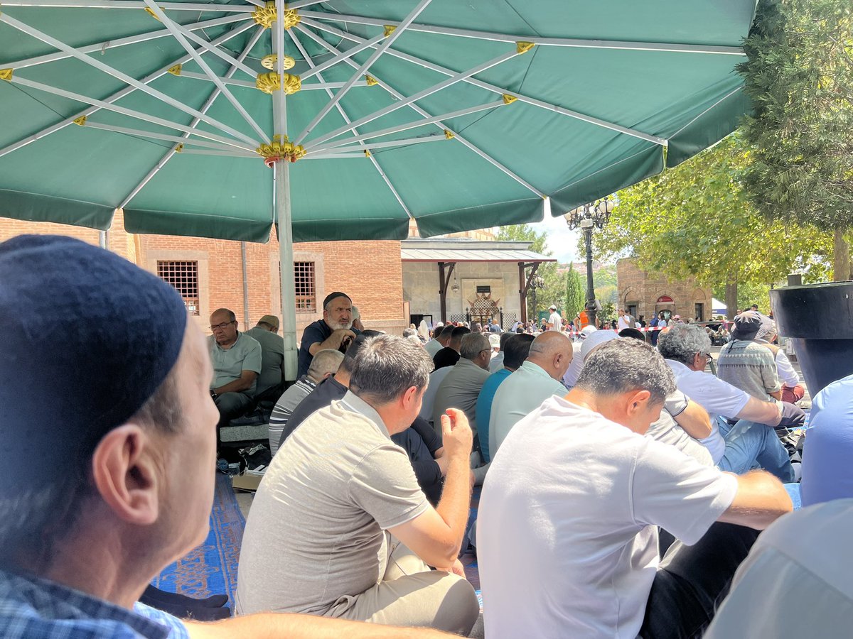 mehmeterdogan27's tweet photo. Annemin Vefatının 4. Sene’i devriyesinde,

Hacı Bayramı Veli Hazretlerinin,

bitişiğinde türbesinin de yer aldığı Camiinde Cuma namazımızı kıldık. 

Tüm geçmişlerimize Allah rahmet eylesin. https://t.co/9Z5IWYFnBi