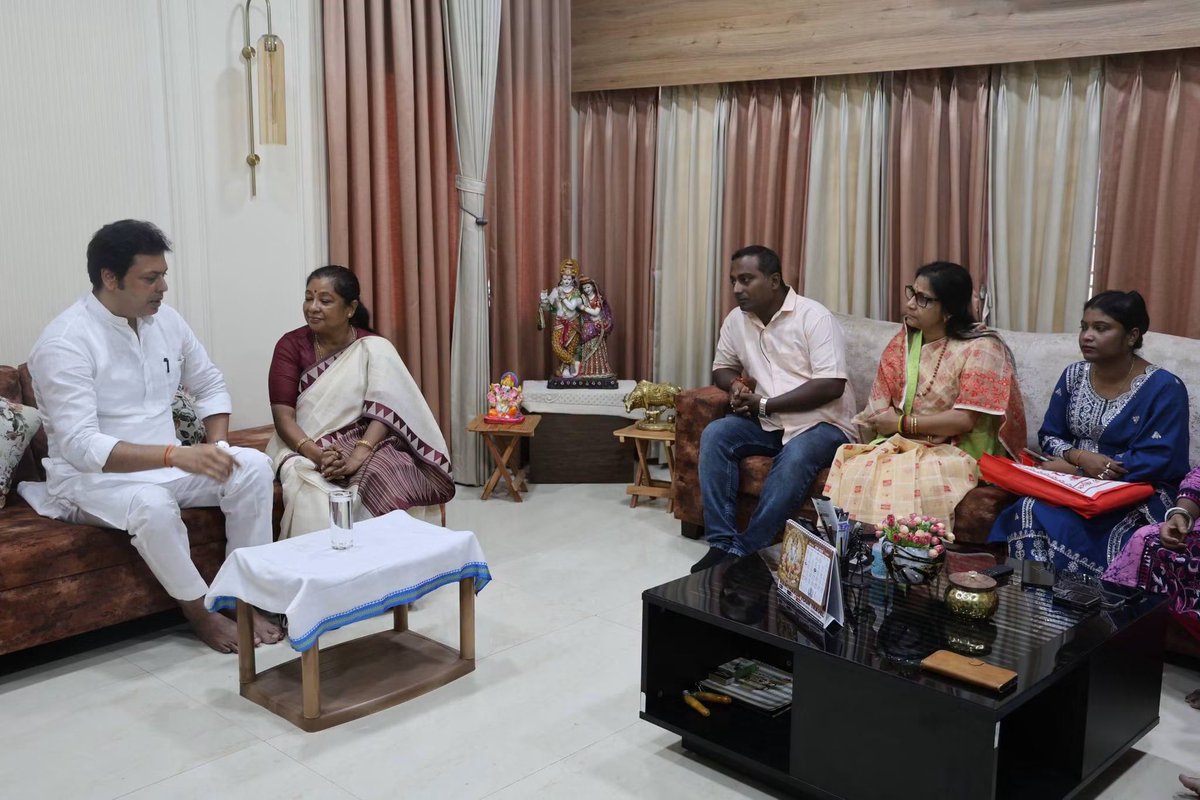 BjpBiplab's tweet photo. Expressed my heartfelt condolences to the family of Smt. Kalyani Roy, Chief Whip of the Tripura Legislative Assembly, on the sudden demise of her husband. Prayed for the peace of the departed soul and strength for the bereaved family to overcome this difficult time.

Om Shanti. 🙏 @kalyaniroybjp