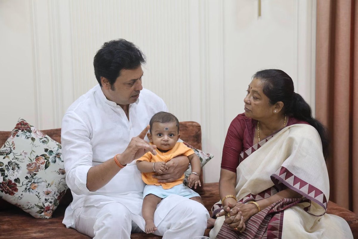 BjpBiplab's tweet photo. Expressed my heartfelt condolences to the family of Smt. Kalyani Roy, Chief Whip of the Tripura Legislative Assembly, on the sudden demise of her husband. Prayed for the peace of the departed soul and strength for the bereaved family to overcome this difficult time.

Om Shanti. 🙏 @kalyaniroybjp