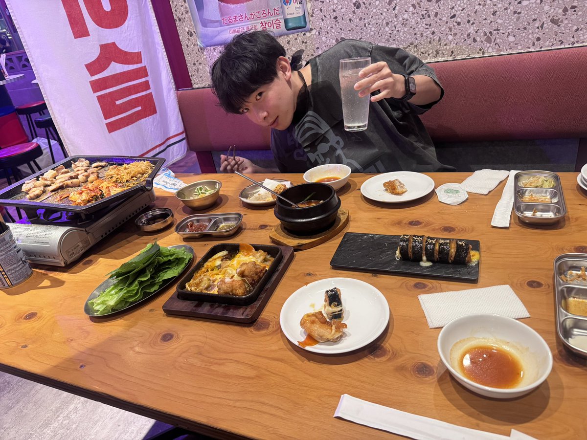 ivan_llii's tweet photo. 後輩の誕生日いっぱい食べて☺️ https://t.co/mEi50Zj3n6