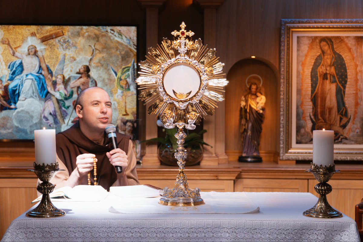 FreiGilsonCMES's tweet photo. Que alegria rezar com você o Santo Rosário nesta sexta-feira, a última antes dos nossos 40 Dias com São Miguel Arcanjo!

Foi bom demais viver todas essas sextas-feiras juntos, mantendo acesa a chama da oração, semana após semana.

E agora chegou a hora! Nesta madrugada, estaremos juntos novamente para começar uma nova caminhada: serão 40 dias seguidos de oração, de 15 de agosto a 29 de setembro, buscando a Deus e vivendo tudo aquilo que Ele preparou para nós.

Vai ser muito bom viver esses 40 dias com você. A expectativa está enorme!

Mas me conta aqui nos comentários: o que mais te marcou no Rosário de hoje?