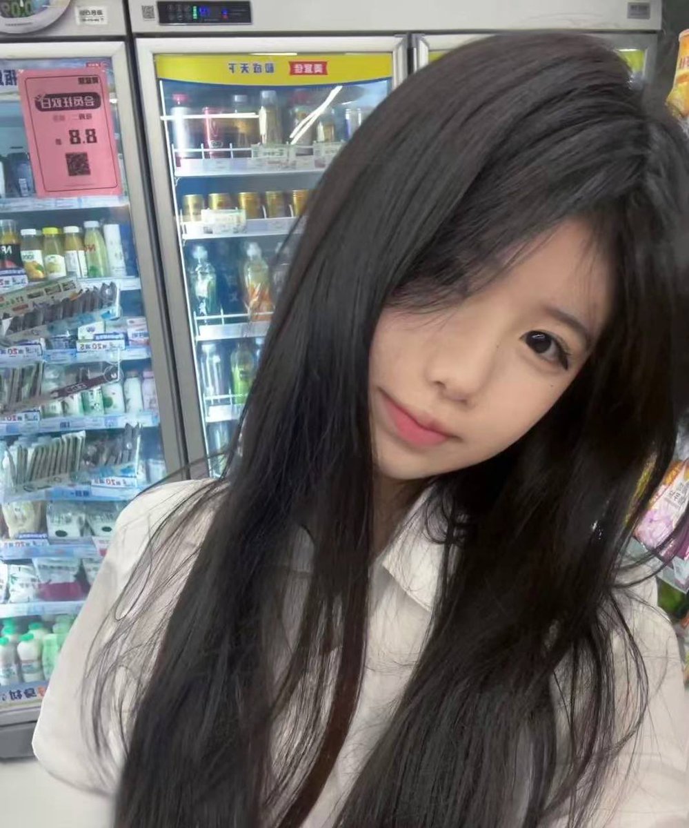 MarkGill44010's tweet photo. 06年，161cm. 46kg
第一次使用
女大 扩列交友（希望是男大） https://t.co/cJU4OQQmxx