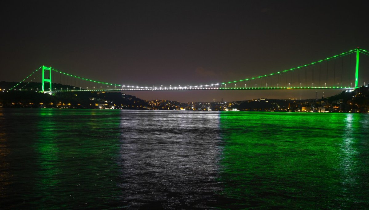 NavCom24's tweet photo. #BREAKING: Istanbul bridge in Turkiye has been lit in Pakistani colors. https://t.co/VeYbamcFbn