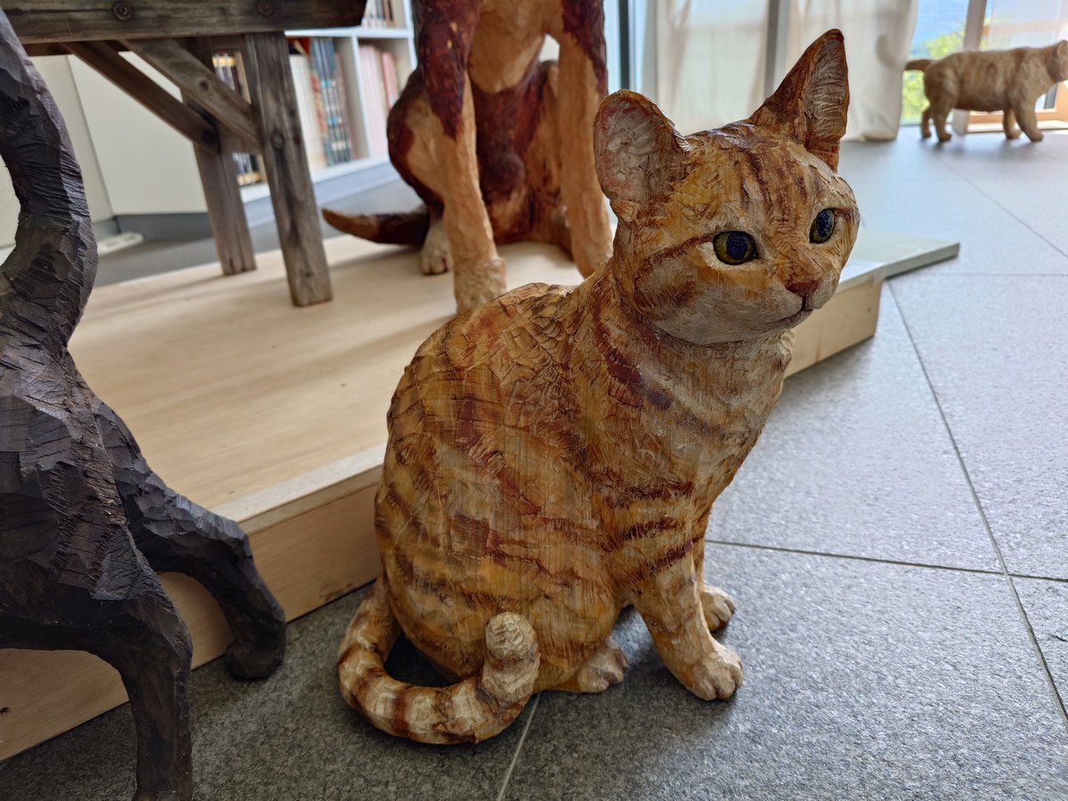 chibikaru's tweet photo. 11日は尾道市立美術館へ【はしもとみお木彫展】に行ってきましてね、ケンちゃんゴッちゃんに会ってきました。
月くんにもね。
今にも動き出しそうで、めちゃめちゃかわいかったー
サビっ子もいましたの😹 https://t.co/0nktEQ6xPp