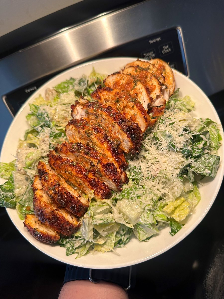 F0ODHub's tweet photo. Describe this caesar salad in one word.. https://t.co/PRtki9hvqA