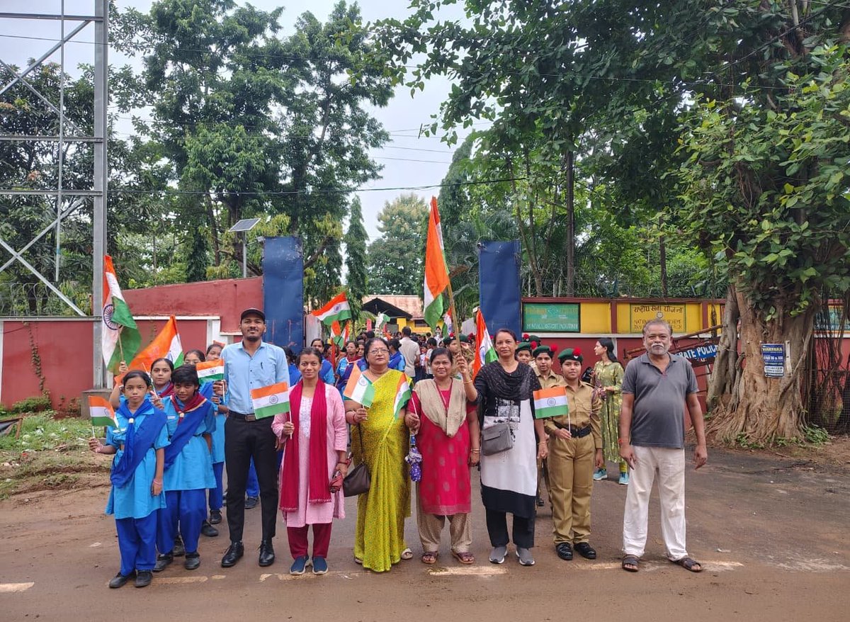 JNV_Cuttack's tweet photo. With hearts filled with pride and spirits soaring high, the students of PM SHRI JNV Mundali, Cuttack enthusiastically joined the #HarGharTiranga Campaign on 14 August 2026,celebrating the Tricolour 🇮🇳🇮🇳with patriotic fervour and national pride##nvs_hq https://t.co/c8NO51tmGZ