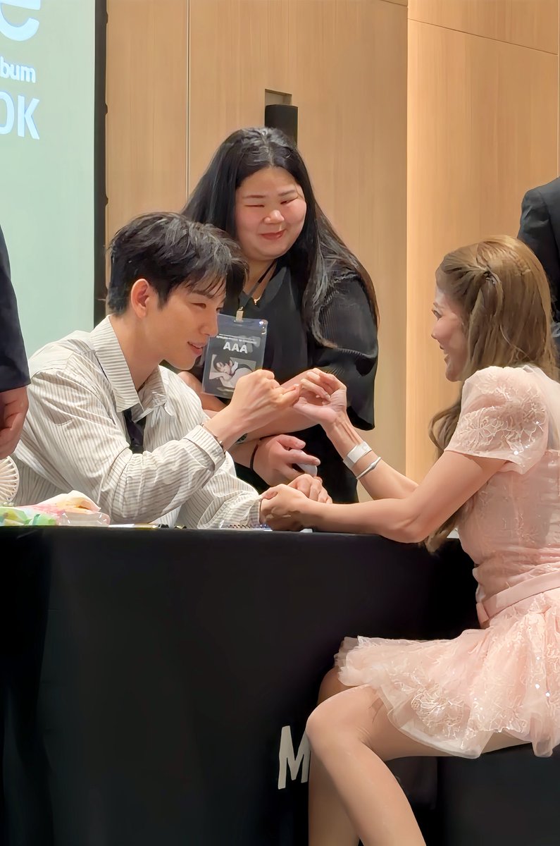 nooknickKimChoi's tweet photo. ถามมาให้แล้วสัญญากันแล้ว  คุณบอกจะมาห่ให้บ่อยๆ  comeming soon 

#ParkJinyoung #Jinyoung #진영 #박진영 #saidanddone https://t.co/ef8e0Pa0wa