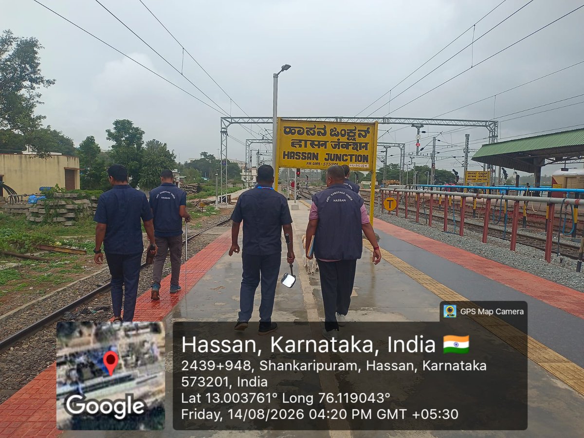 arasikerer735's tweet photo. ದಿ:14-8-2026 ರಂದು ಸ್ವಂತಂತ್ರ ದಿನಾಚರಣೆ ಅಂಗವಾಗಿ  ಶ್ವಾನ ಧಳ  ಹಾಗೂ ವಿಧ್ವಂಸಕ ಕ್ರತ್ಯಗಳ   ತಪಾಸಣಾ  ತಂಡ ಗಳಿಂದ ಹಾಸನ ರೈಲು ನಿಲ್ದಾಣದಲ್ಲಿ ತಪಾಸನೆ ಮಾಡಿಸಿರುತ್ತದೆ🙏🏻🙏🏻🙏🏻 https://t.co/wy2XuW2kqP