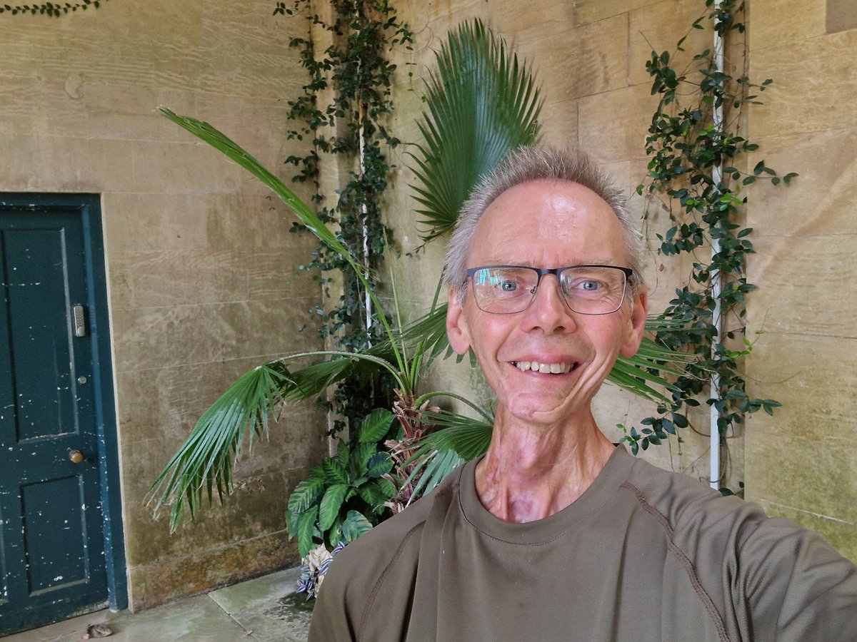John_Dabell's tweet photo. Sunshine people have a remarkable gift: they leave every place, and every person, a little brighter than they found them. Choose to keep them close. https://t.co/EvlQPH6Czr