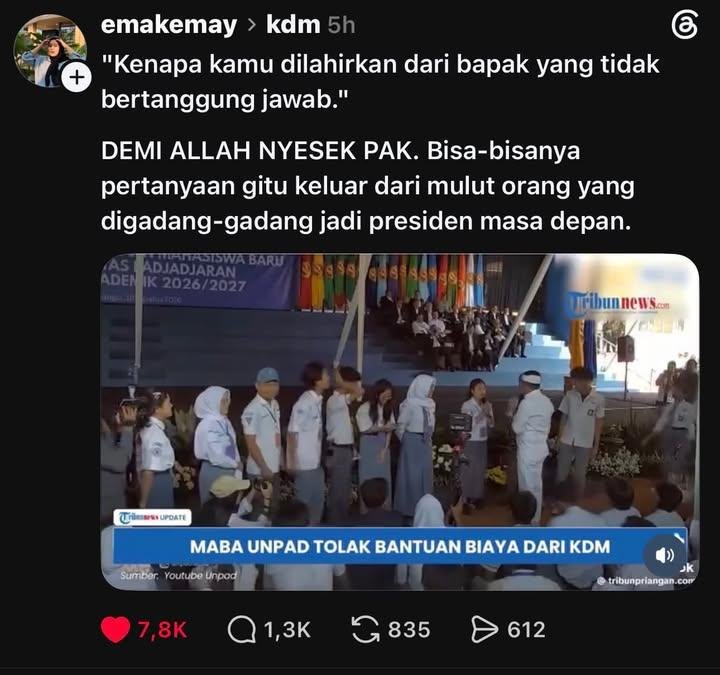 indepenSumatera's tweet photo. KORBAN KONTEN🚨

Bantuan Berujung Perundungan Ketika Kekuasaan Pejabat Dijadikan Alat Permalukan Rakyat demi Konten!

Sebuah tren mengkhawatirkan kembali menjadi sorotan publik wak, potongan video Gubernur Jawa Barat KDM, yang berulang kali merendahkan verbal bullying mahasiswa Unpad di depan kamera. 

Mulai dari ucapan menohok ENGGAK BOLEH PUNYA MENTAL GESER, emang yang mau BANTU SIAPA, hingga membeberkan masalah privasi keluarga warga ke ruang publik secara terbuka.

Bagi sebagian orang, gaya ini mungkin dikemas sebagai PENDIDIKAN MENTAL atau KETEGASAN SEORANG PEMIMPIN. Namun, mari kita membongkar realitas di balik kamera ini secara jernih wak.

1. Ketimpangan Relasi Kuasa POWER IMBALANCE 

Seorang Gubernur memegang kekuasaan politik, anggaran, dan sorotan media. Sementara warga terutama mahasiswa atau rakyat biasa berada di posisi rentan yang datang untuk meminta solusi atau bantuan.

Menggunakan posisi kekuasaan tersebut untuk mempermalukan, menyindir, atau menghakimi urusan pribadi rakyat di depan kamera bukanlah bentuk edukasi, melainkan PERUNDUNGAN VERBAL /verbal abuse yang dilindungi oleh tirai popularitas.

2. Eksploitasi Kerentanan Demi Algoritma & Monetisasi Konten

Jika niat seorang pejabat publik murni untuk membantu rakyat yang mengalami kesulitan finansial atau masalah pendidikan 
- Mengapa harus ada proses intimidasi verbal di depan lensa kamera?
- Mengapa privasi dan kehormatan keluarga warga harus dikorbankan demi mengejar durasi video, ENGAGEMENT, dan VIEWS di media sosial?

Bantuan dari uang rakyat atau anggaran daerah adalah HAK WAKAF MASYARAKAT, bukan kemurahan hati pribadi pejabat yang harus dibayar dengan harga diri dan martabat warga!

3. Bahaya Laten Normalisasi BULLYING oleh Pejabat

Ketika seorang Kepala Daerah mencontohkan pola komunikasi yang gemar merendahkan warga kecil, hal ini mengirimkan pesan berbahaya bagi masyarakat luas wak, seolah-olah siapa pun yang memiliki uang dan jabatan berhak membully pihak yang lebih lemah.

Negara ini dibentuk atas dasar nilai kemanusiaan yang adil dan beradab. Tugas pejabat adalah memfasilitasi solusi kebijakan secara bermartabat, bukan menciptakan panggung PENGADILAN MORAL harian di akun media sosialnya.

Rakyat butuh Gubernur yang bekerja secara terstruktur melalui sistem dan kebijakan publik, bukan konten kreator yang menjadikan kesulitan warga sebagai bahan olokan dan pencitraan politik!

Bagaimana pandangan kalian wak? Apakah gaya komunikasi pejabat yang suka mempermalukan warga demi konten ini masih bisa dimaklumi, atau sudah melampaui batas etika kepemimpinan?