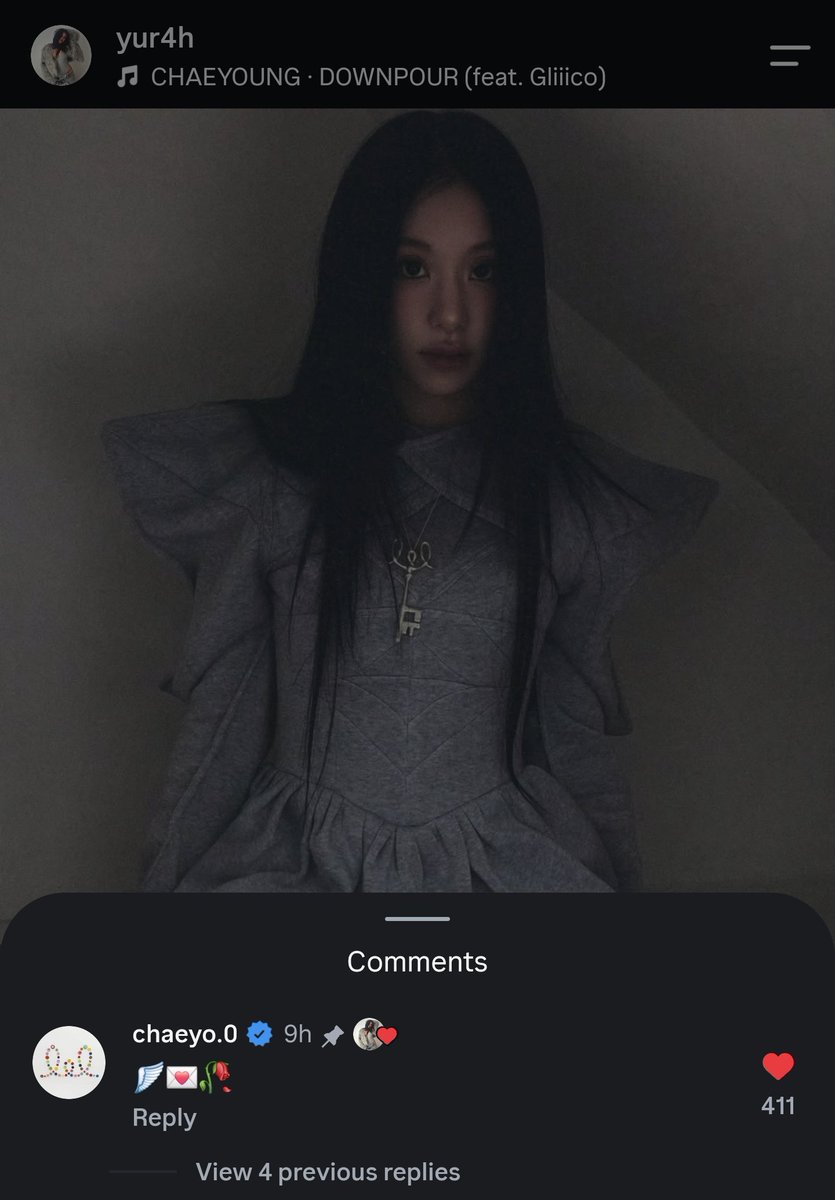 godmitzu's tweet photo. CEO Chaeyoung was chilling and scrolling on Instagram right after denying the rumors 😭 https://t.co/DnunMnXwF9