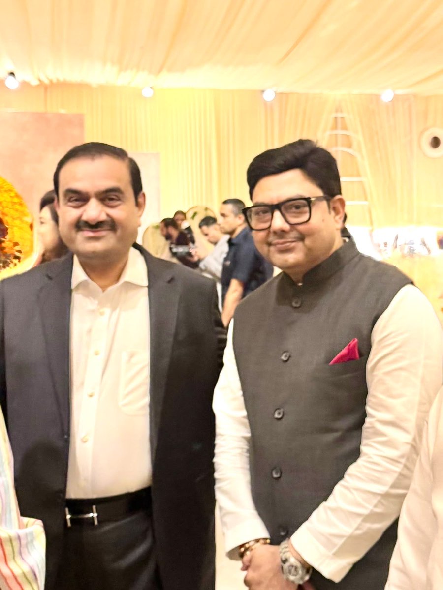 brijeshtrapathi's tweet photo. 📍 नई दिल्ली

रेवती एवं सारंग के विवाह स्वागत समारोह में सम्मिलित होकर नवविवाहित जोड़े को सुखी एवं मंगलमय वैवाहिक जीवन की हार्दिक शुभकामनाएँ। 🙏🌸

#RevatiAndSarang #WeddingReception #NewDelhi https://t.co/quK9oLoFUY
