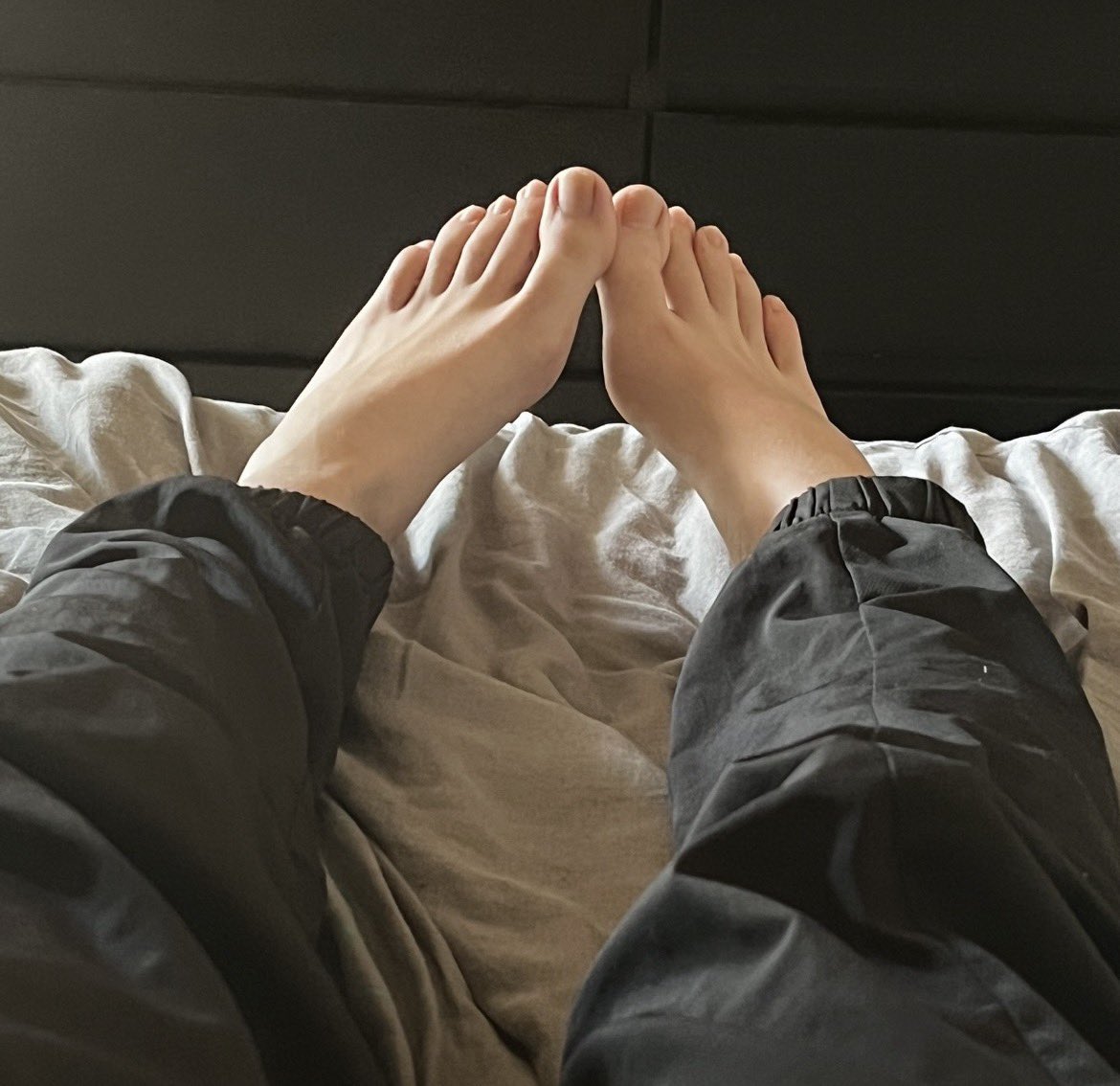 Fr_Feet_Boy tweet picture