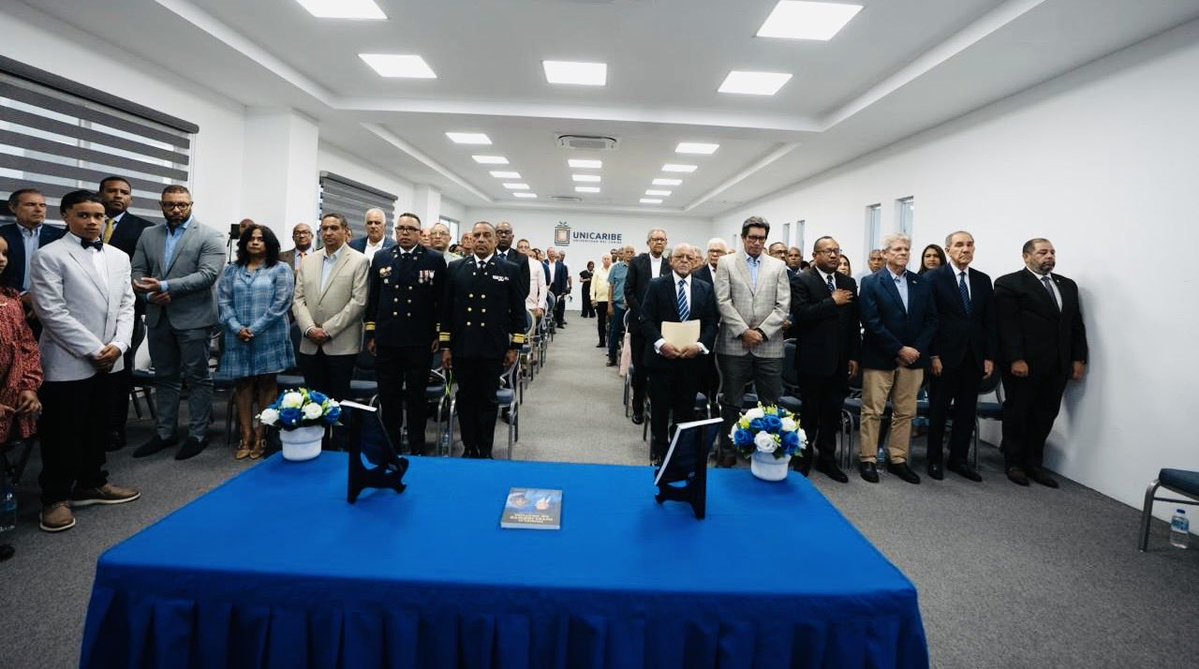 AnibalPina's tweet photo. Momentos del acto del lanzamiento de nuestro 2do libro “Modelo Inteligente de Gestión” Porque no solo la tecnología te hace diferente en @UNICARIBE https://t.co/SUMLtrfETc