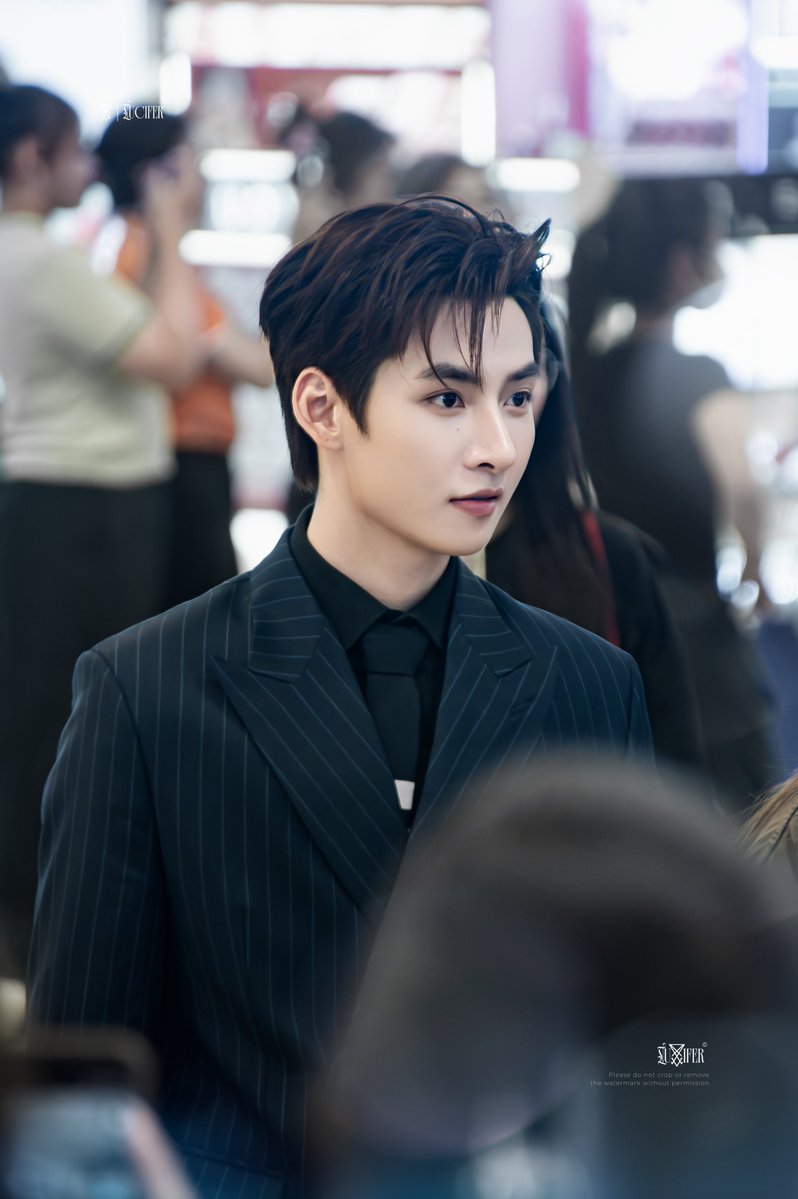 clicera1306's tweet photo. 13082026
Gemini Hùng Huỳnh | Premier phim Nghỉ Hè Sợ Nghỉ Hưu
#GeminiHungHuynh
✩˚˖✧˚.
📷Lucifer Photography
(Please do not crop or remove the watermark without permission) https://t.co/zpVhITfVom