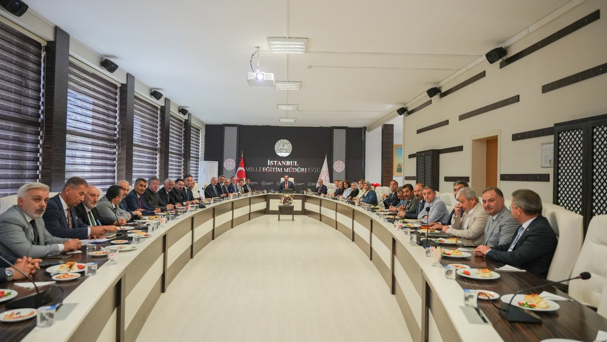 mebtegm's tweet photo. Genel Müdürümüz Ebubekir Sıddık Savaşçı, İstanbul'da Temel Eğitim Değerlendirme Toplantısı Gerçekleştirdi

🔗https://t.co/4Bl66WsOrF

@tcmeb 
@Yusuf__Tekin 
@farukyelkenci 
@ebubekirsavasci https://t.co/q6kibQDa9y