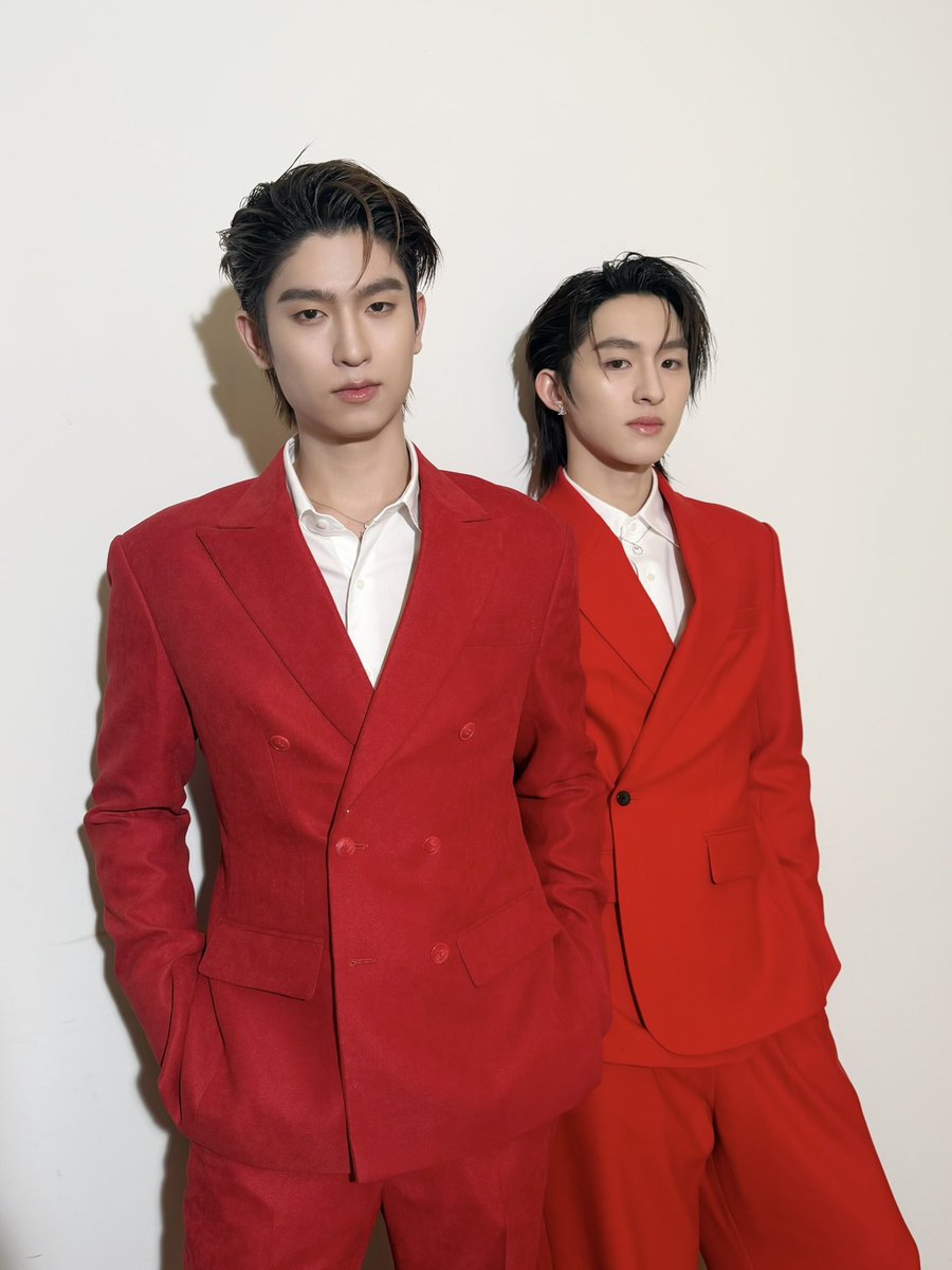 DomundiTV's tweet photo. พบกับ “โทมัส” @tthomastc และ “ก้อง” @kongjiro_ ได้ในงาน DR.SKINNE Exclusive THOMAS-KONG ✨

รับชม Live ได้ทาง
🔗 : https://t.co/8IGF8mBQtp 

DR.SKINNE EXCLUSIVE TMK 
#DrSkinnexThomasKong https://t.co/ySpHZF0C85