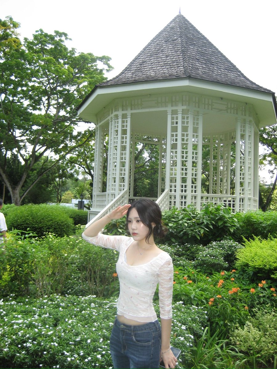 loveseiover's tweet photo. 요즘 날이 너무 더워서 어디 나가지도 못하고 싱가포르만 회상함 https://t.co/HK3tTXfb9K