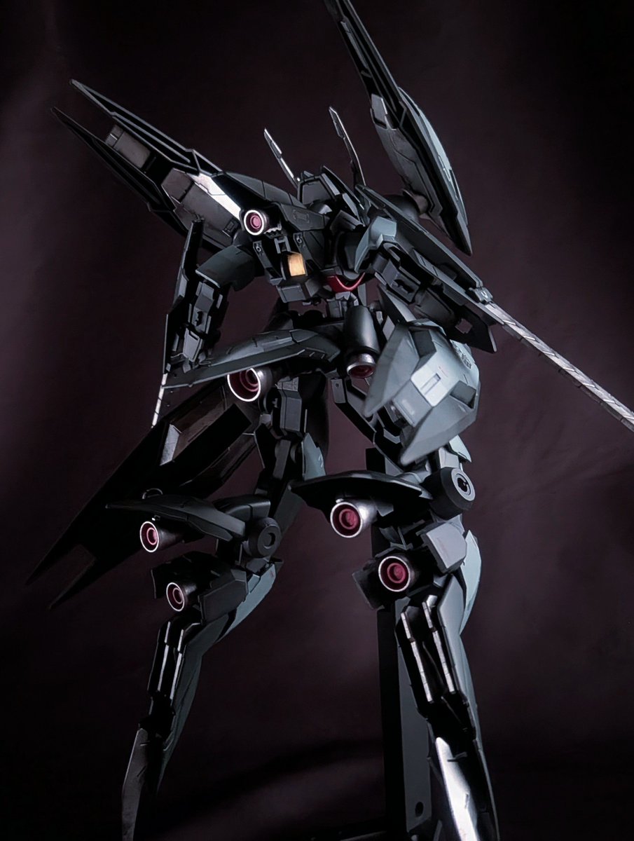namako_main's tweet photo. 頑張って作ったジュリアが不評すぎて萎えてこれを最後にガンプラ引退したという事実
でも積みプラは素組でも崩して行こうかなぁ https://t.co/Ui6jxCEZ6K