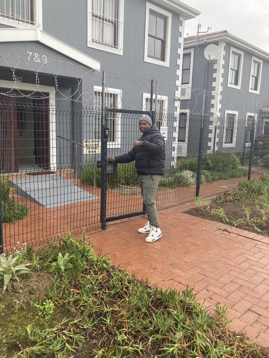 mongezi501's tweet photo. Cape Town is very cold 😶‍🌫️🥶 https://t.co/tkJfaznBoH