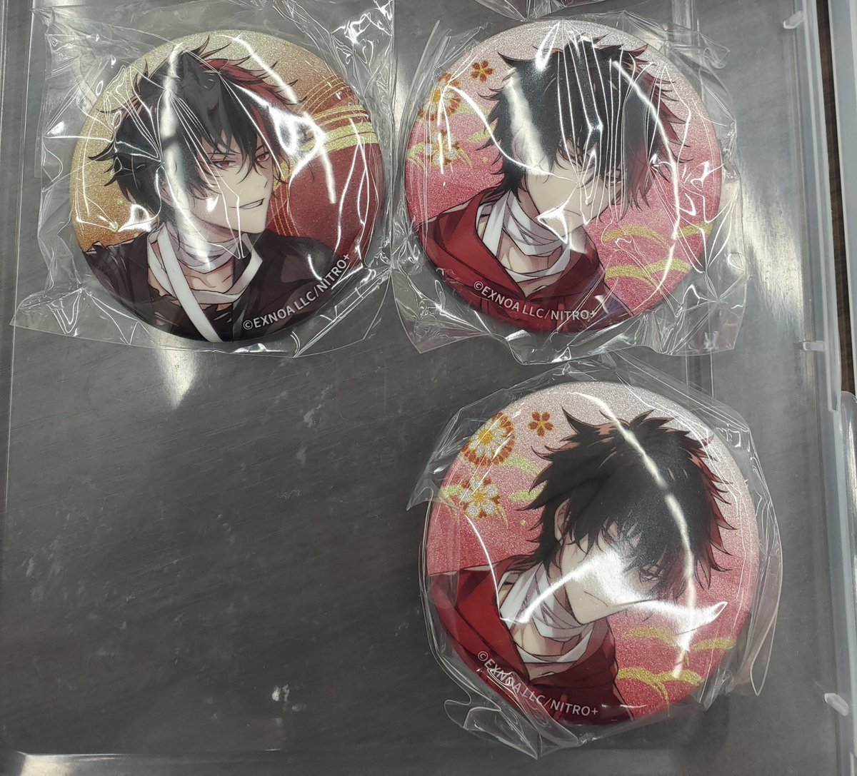 akbkna's tweet photo. 【刀剣乱舞store 絢爛 缶バッジ 交換】　
譲)長義　跪坐1
肥前　内番2、戦闘1
求)長義、肥前　画像のもの以外
ただいま秋葉原アニ���イト付近におります。後日郵送可。 https://t.co/VwF5DzUw3M
