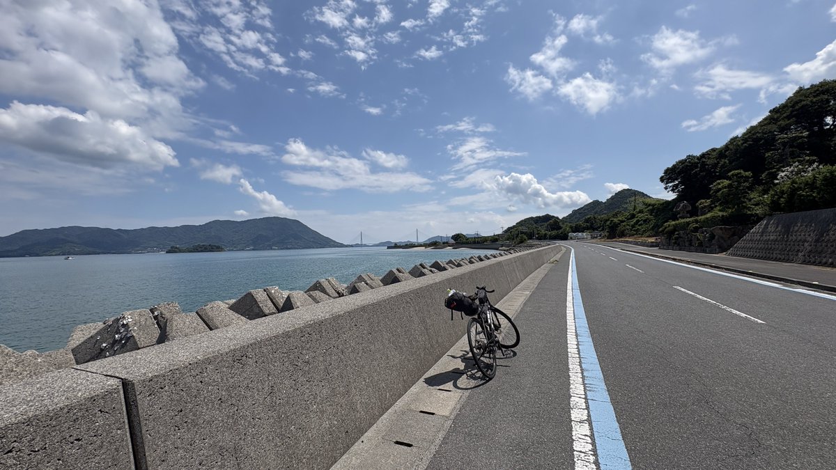 Muravite_CB's tweet photo. 今年の盆休みは家族の許可もあって
ロードバイクで毎日100キロ走って
小豆島〜四国〜しまなみ街道走ってる。

明日でラスト！帰るだけ╭( ��ㅂ･)و̑ ｸﾞｯ https://t.co/vIjADsneiI