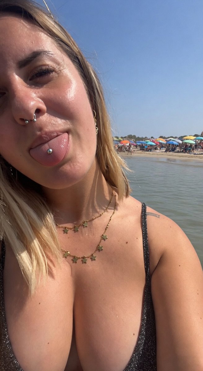 effepi05's tweet photo. Ma una sborrata in faccia è chiedere troppo?
#blondebitch #cumtribute https://t.co/ma3h2tkbN8