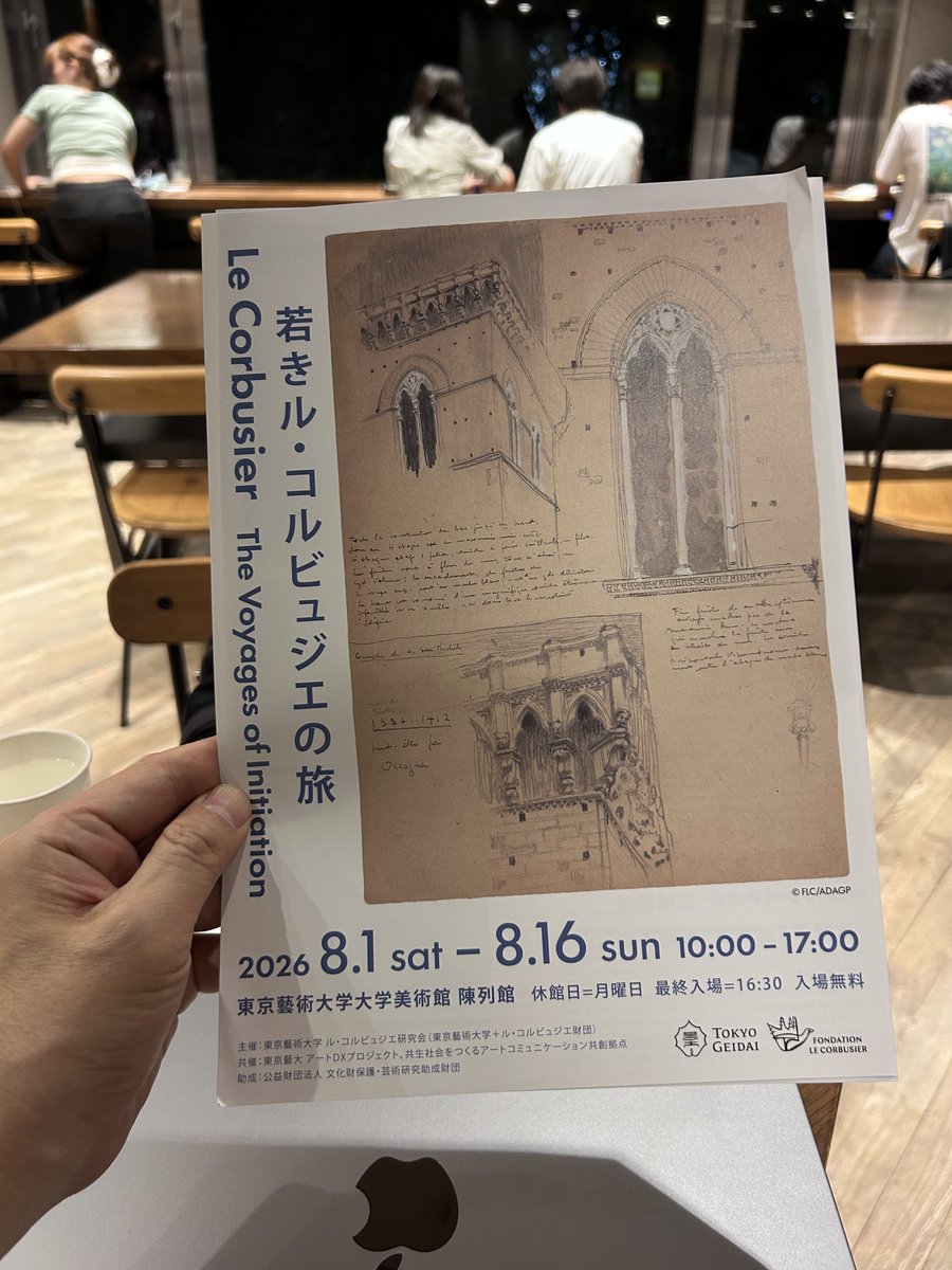 yas_minami's tweet photo. 東京・上野の東京芸大美術館で開催中の、コルビュジエの展覧会へ。

コルビュジエが20代前半の1907〜1911年にかけて東ヨーロッパを旅したときのスケッチや絵、メモ等を、約100点ほど展示。

街や建築を丹念に描写した、細密画を思わせる緻密なスケッチやメモ。
きわめて見応えあり。

8/16まで。無料。 https://t.co/NpE5TrG3oo