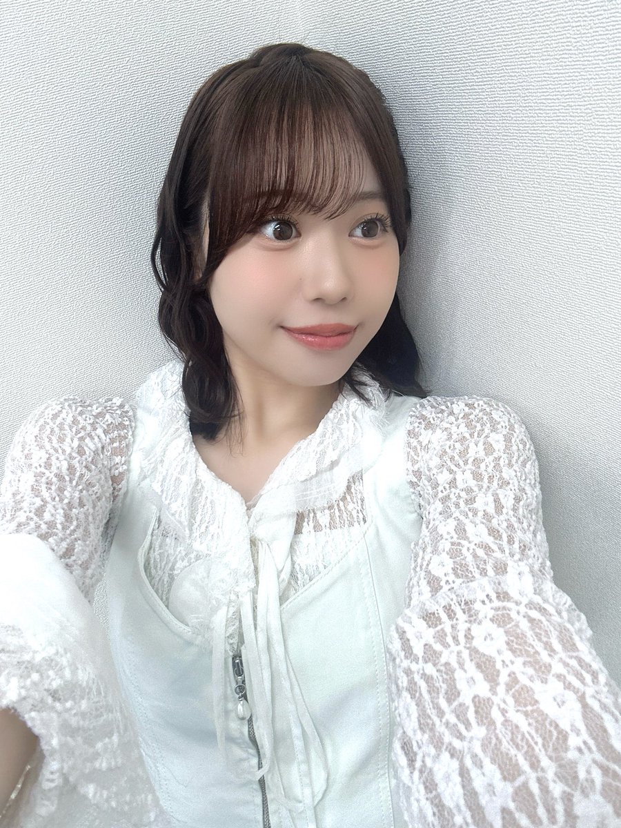SayuriDate's tweet photo. 伊達さゆりデビューミニアルバム
『Party!Party!!Party!!!』発売記念店舗イベント
#伊達さゆりPPP

延期という形で開催させていただいた、
本日のリリイベ...！🙇‍♀️
本当にたくさんのことを調整していただき
感謝の気持ちでいっぱいです！🥲
改めてありがとうございました！

ずっと会いたかったぞーー！！🌷
最初からすんごい盛り上がりで...！！
思わずびっくりしてしまいました🫣✨笑
また明日からも笑顔で頑張るねっ!!!🔥

今日お会いできた方、お会いできなかった方とも、また直接笑顔を交換できる機会をいただけるように精一杯頑張ります！！🎉

⏬約2秒くらいの動画撮った！笑(ﾐｼﾞｶｽｷﾞ)
あと4枚目の躍動感がすごくて好きなので載せます🤣