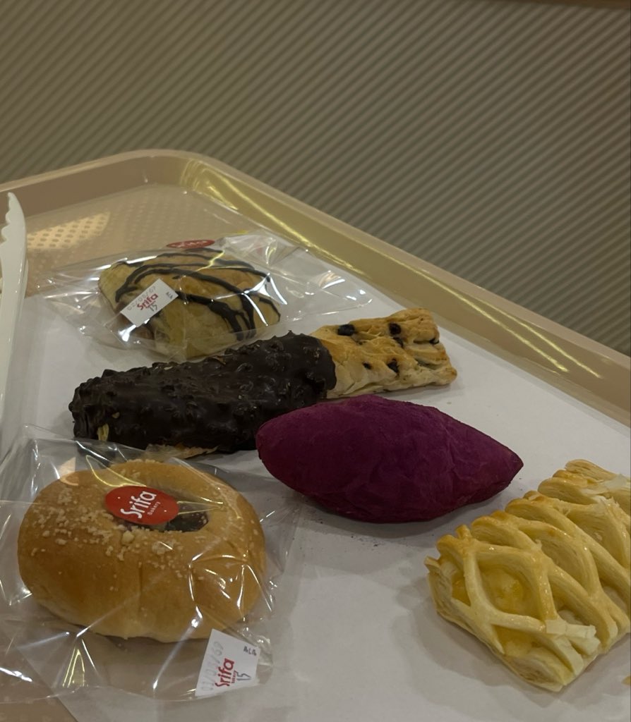 140yzigiz's tweet photo. ของเรา กับ ของหวาน อันไหนอร่อยกว่าน้าา🤔 #เชียงราย #บ้านดู่ https://t.co/DdcnzZcpQl