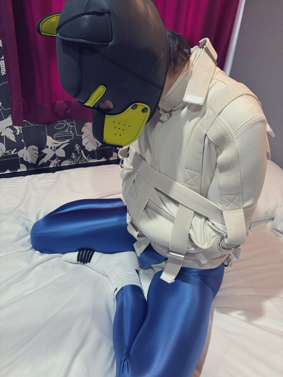 m326m326m's tweet photo. 拘束服着せてもらったけど最高やった！

着ただけで濡れるってやばくない？←←
めっちゃよかった。。 https://t.co/B6rHDwgtKe