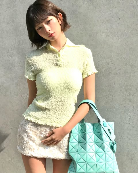 naeorei's tweet photo. Summer is all about staying cool and keeping your fashion while discovering new spots. Nothing beats Issey Miyake’s new collection of bags. 바오바오이세이미야케 is all you need for a perfect look. I got mine already so you should run to get yours asap too :3 https://t.co/V3q5tWPAEJ
