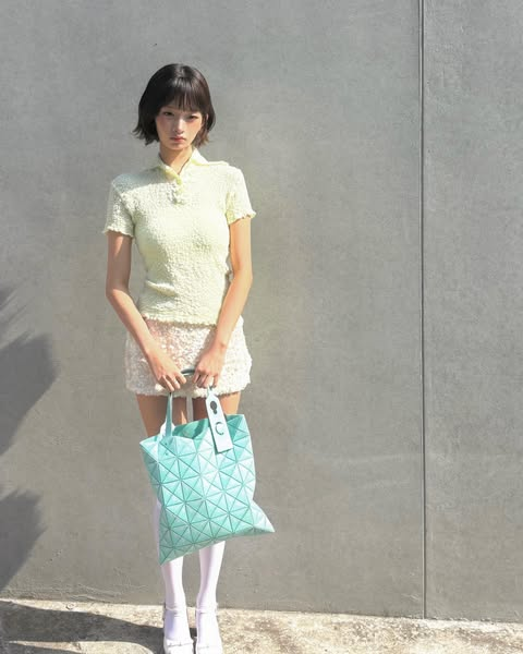 naeorei's tweet photo. Summer is all about staying cool and keeping your fashion while discovering new spots. Nothing beats Issey Miyake’s new collection of bags. 바오바오이세이미야케 is all you need for a perfect look. I got mine already so you should run to get yours asap too :3 https://t.co/V3q5tWPAEJ