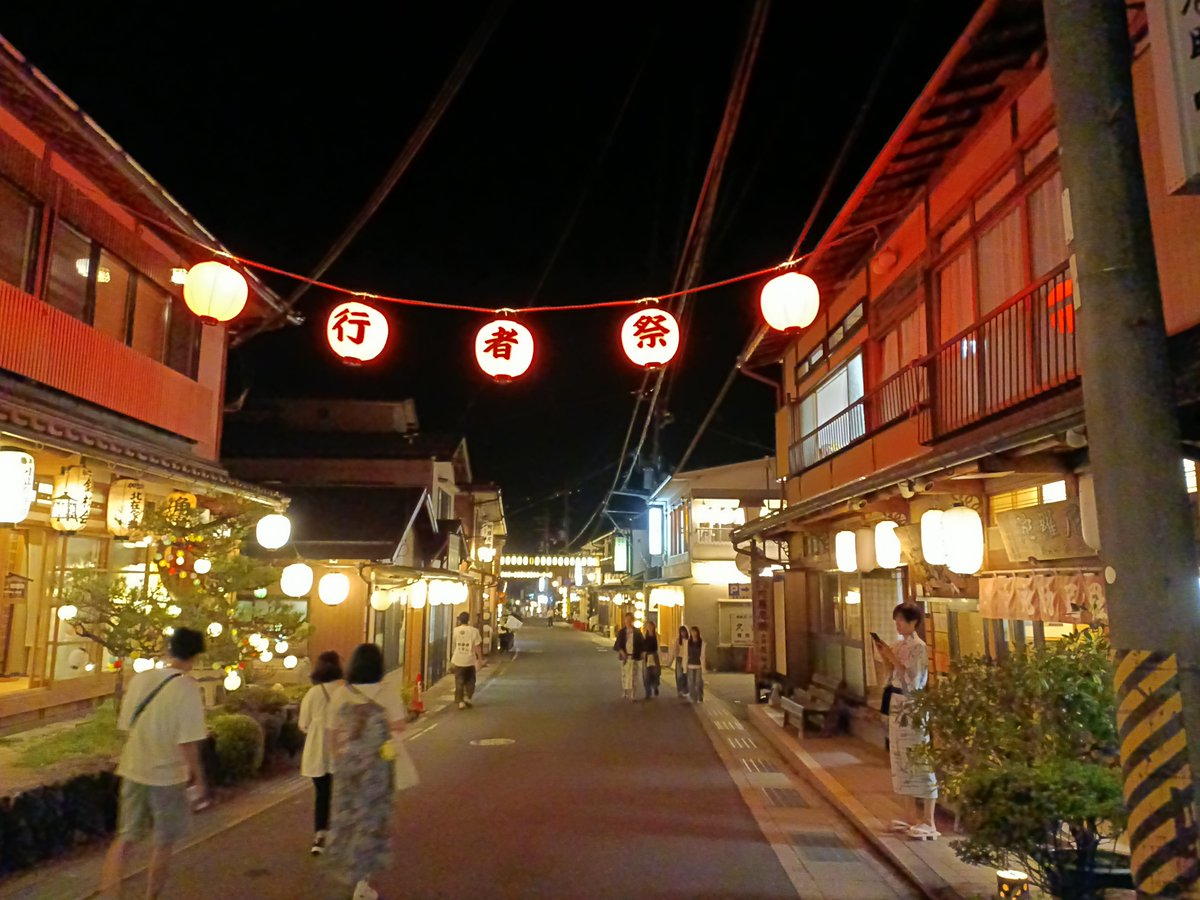 Topasei's tweet photo. 夜も良い雰囲気😸すごく涼しいからエアコンいらず😄 https://t.co/dEbKc25MBs