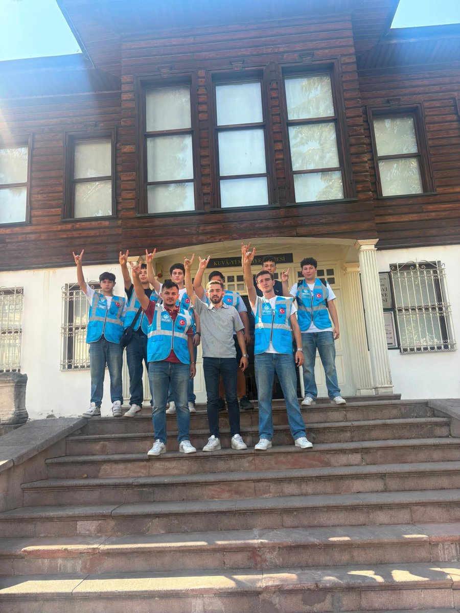 Ulku_Ocaklari's tweet photo. 📍 Balıkesir

Ülkü Ocakları Balıkesir İl Başkanlığı tarafından, İsmail Gaspıralı Yaz Gelişim Programı kapsamında müze ziyareti gerçekleştirildi. https://t.co/t1CN2wiQJZ