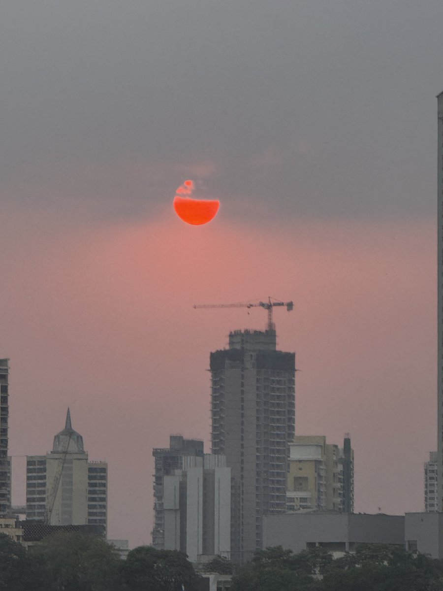 SureshTapuriah's tweet photo. Sunrise at Mahalaxmi race course https://t.co/Em0hbalyAw