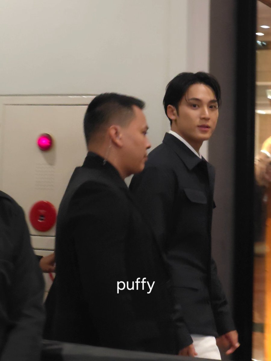 puffym1m1's tweet photo. จั้นรักดิออร์ตลอดไป 🖤🖤🖤🖤🖤🖤🖤🖤 #민규 #MINGYU https://t.co/8z7cAIXEF5