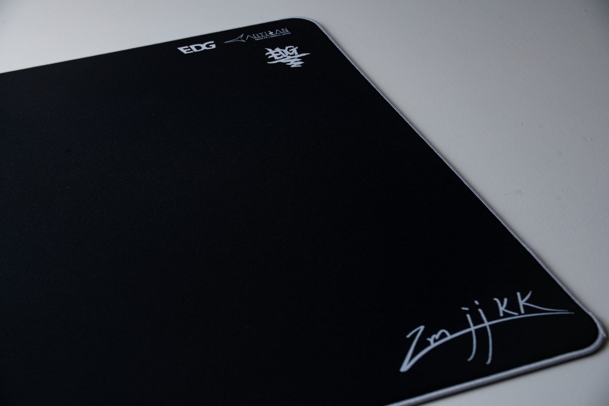 s1ckox's tweet photo. Artisan Zero XSoft, "KangKang" edition by @zmjjkk. My favorite iteration of the Zero, and it's the limited nature that does it. 

Only available at select in-person Artisan events, and the only Black Zero with white stitching. Stuff like this is exactly why showing up to these events is worth it.