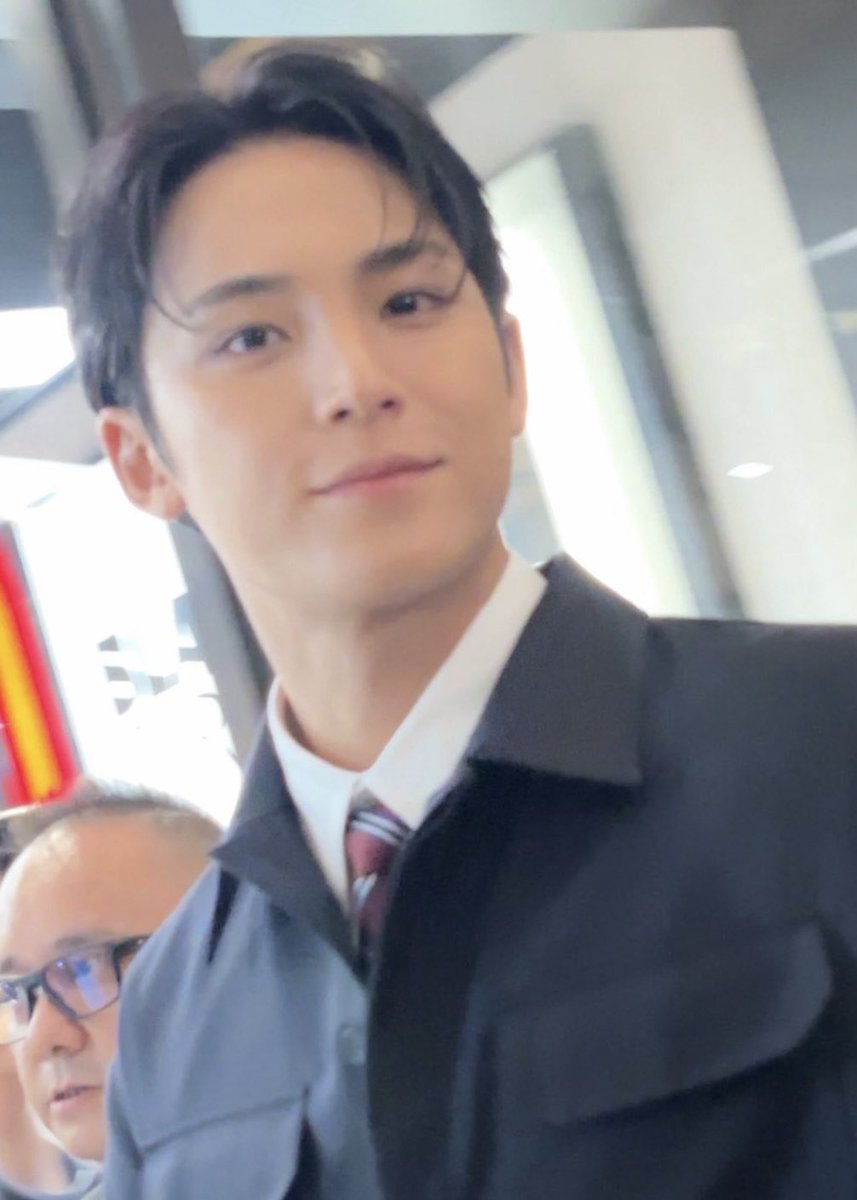 kkumabobpul's tweet photo. DIOR PRINCE MINGYU!!!!!!!! 😭🖤 

#WelcomeToJKT_MINGYU
#MingyuinJKTforDIOR @pledis_17 https://t.co/kafYgWhC03