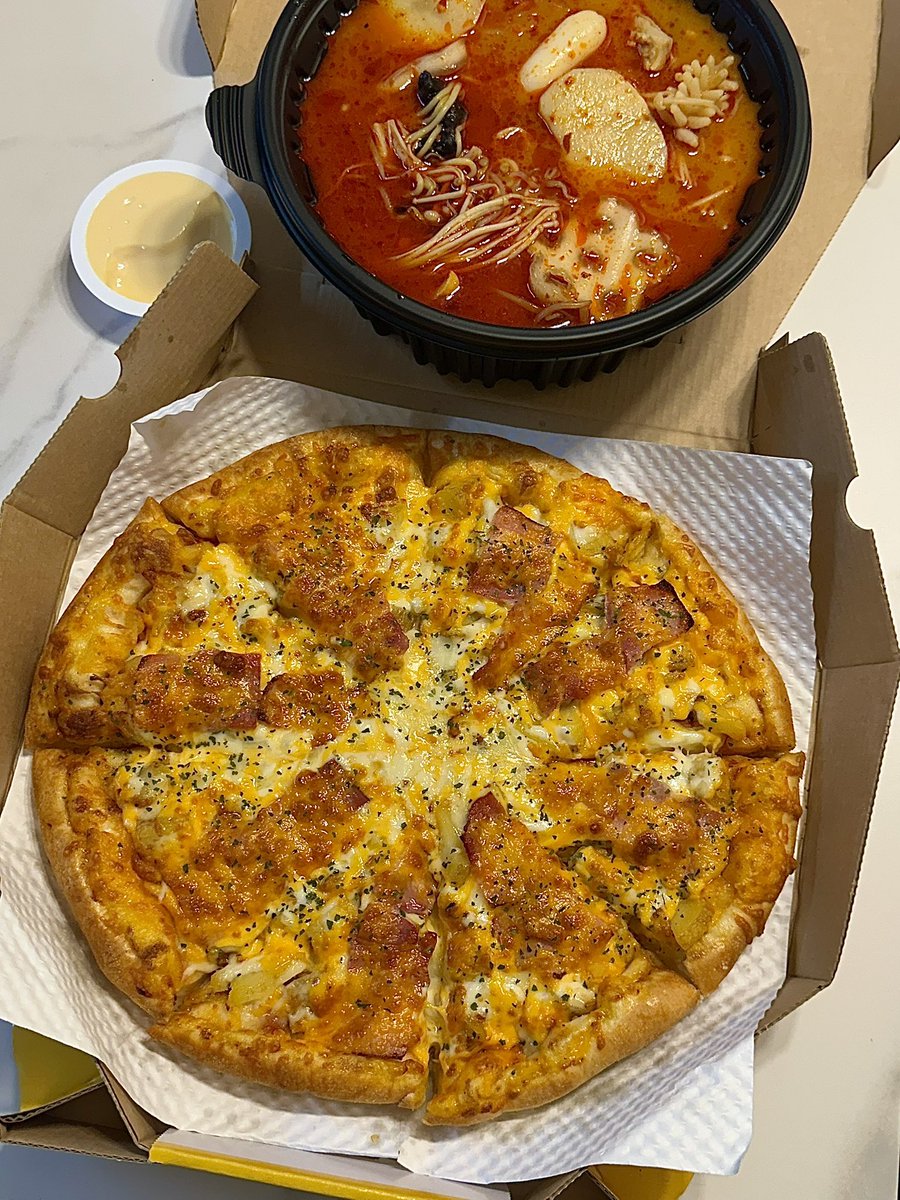 baegopensaram's tweet photo. 피자스쿨 오지치즈 포테이토 피자 + 치즈크러스트
마라탕 https://t.co/6rAtXJkIwV